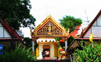 Ват Хао Пхра Бат (Wat Khao Phra Bat) — Храмы в Паттайе и окрестностях