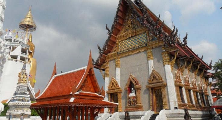 Ват Интхаравихан (Wat Intharawihan) — Бангкок